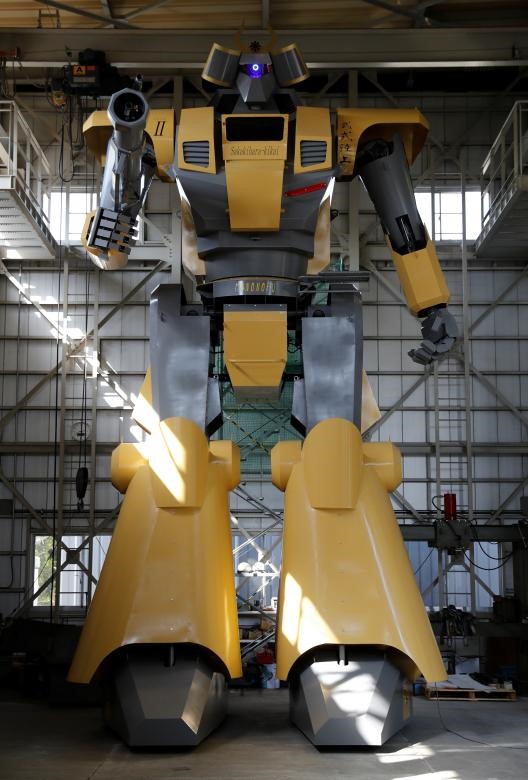 Với kích thước khổng lồ của mình, Mononofu phải được tháo dỡ trước khi rời khỏi nhà máy, bởi vì nó cao hơn cửa ra vào. Được biết, công ty Sakakibara Kikai đã dành 6 năm để phát triển dự án này.