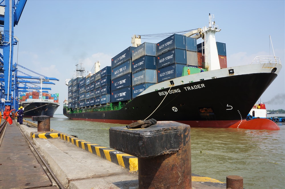 Chi phí logistics ở Việt Nam còn cao, nhất là trong lĩnh vực vận tải thủy. Ảnh: TL