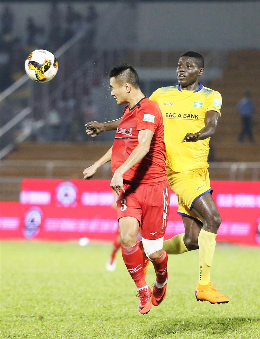 Vũ Ngọc Thịnh (3) phải nghỉ hết V.League 2018 vì chấn thương đứt dây chằng. Ảnh: G.L