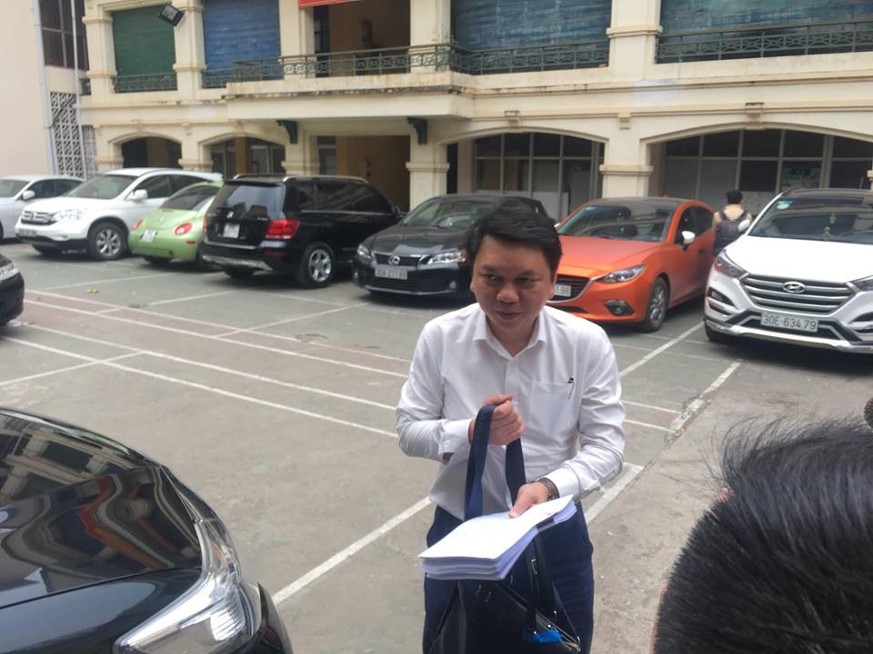 Tổng thư ký VFF Lê Hoài Anh chuẩn bị tài  liệu họp. 