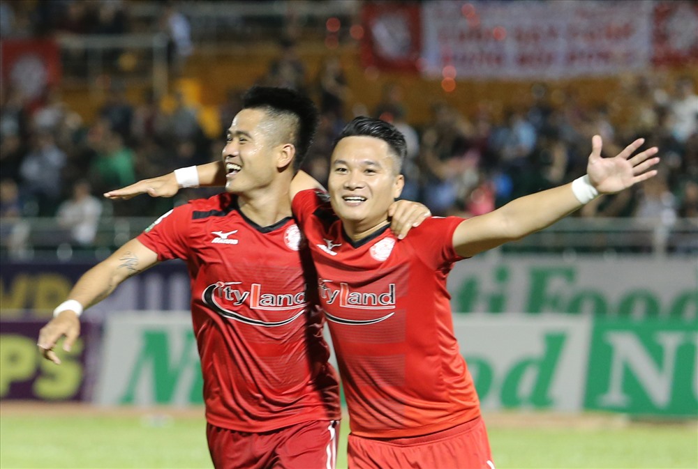 Đội bóng của Chủ tịch Lê Công Vinh có được chiến thắng thứ 2 liên tiếp ở V.League mùa này nhờ công lớn của tiền vệ Trần Phi Sơn.