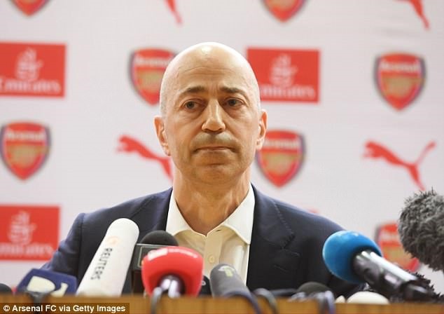 Giám đốc điều hành Arsenal - Ivan Gazidis trong buổi họp báo ngày 20.4. Ảnh: Getty Images.