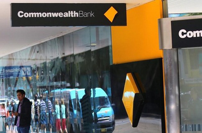 Bên ngoài một chi nhánh của Commonwealth Bank ở Sydney. Ảnh: Reuters.