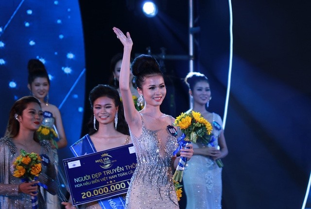 Nhan sắc của tân Hoa hậu cũng không được đánh giá cao bằng các thí sinh top 15 chung cuộc. 