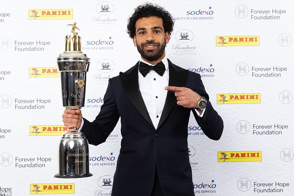 Mohamed Salah nhận giải "Cầu thủ xuất sắc nhất năm" tại Anh