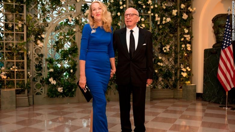Chủ tịch hãng 20th Century Fox Rupert Murdoch và vợ. Ảnh: Getty.