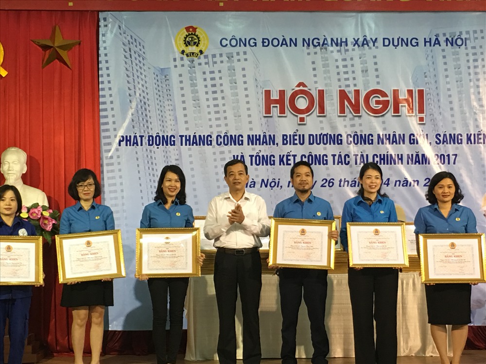 CĐ Xây dựng Hà Nội khen thưởng các đơn vị phục vụ tốt dịp Tết Mậu Tuất 2018