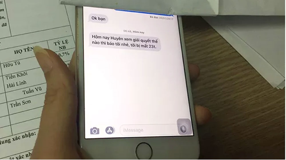 Chị Mai Huyên nhắn tin trao đổi với đồng nghiệp chia sẻ thông tin về vụ việc. Ảnh: Báo Nhân dân.