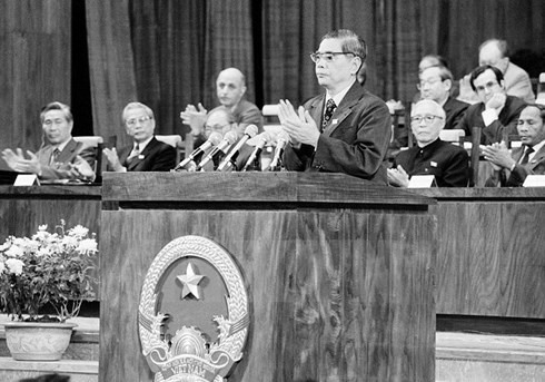 Tổng Bí thư Nguyễn Văn Linh đọc diễn văn bế mạc Đại hội Đảng lần thứ 6 ngày 18.12.1986. Ảnh TTXVN