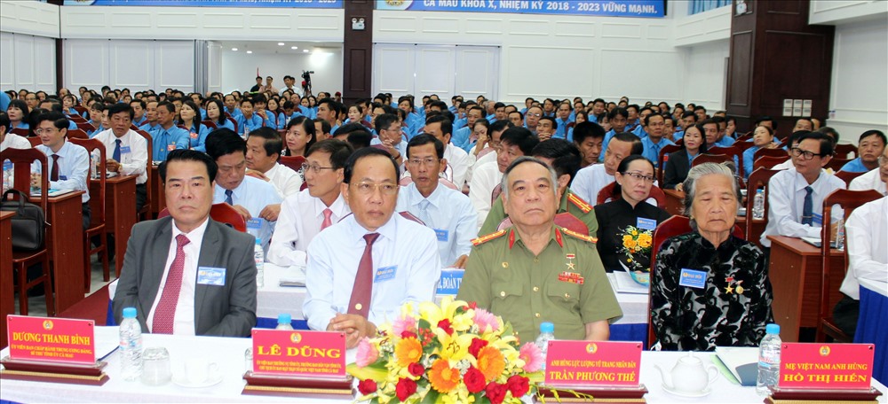 Bí Thư tỉnh ủy Cà Mau Dương Thanh BÌnh cũng lãnh đạo, nguyên lãnh đạo tỉnh Cà Mau tại Đại hội