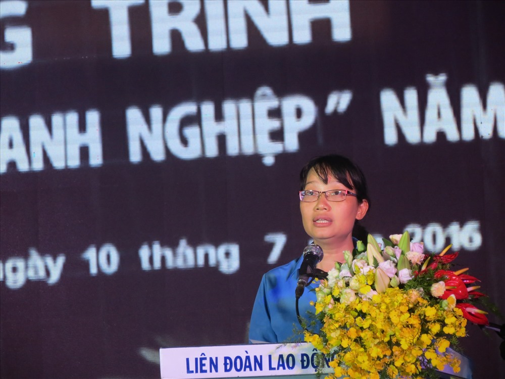 Chủ tịch LĐLĐ TPHCM Trần Thị Diệu Thúy phát biểu khai mạc “Tháng CN” lần thứ 10