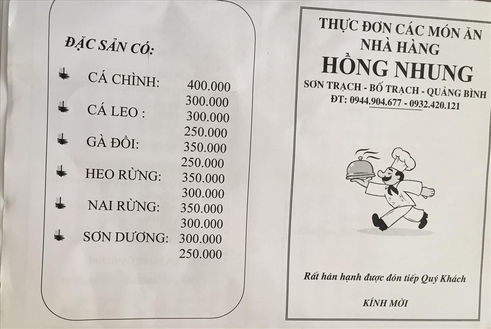 Nhà hàng Hồng Nhung - nơi phát hiện “chặt chém” du khách - trình bày bảng niêm yết giá với cơ quan chức năng.