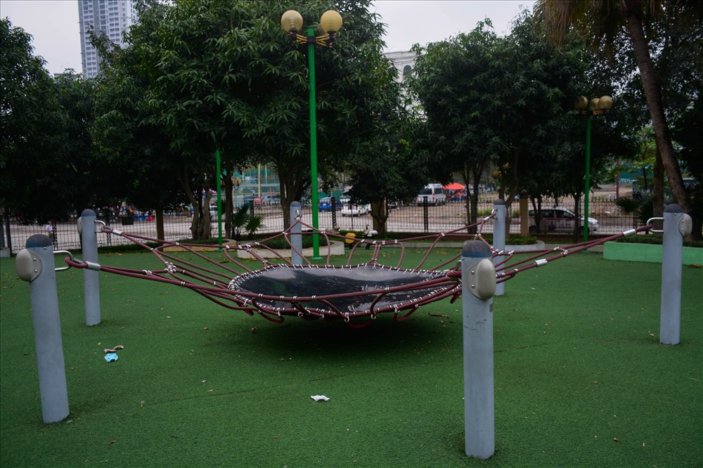  Dường như công viên cũng được “nghỉ lễ”.