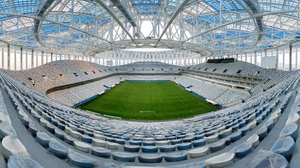 Có sức chứa khoảng 45.000 chỗ ngồi với 902 chỗ dành cho những người đi xe lăn cùng với những ai đi kèm với họ. Sân vận động này được hy vọng sẽ trở thành sân nhà của câu lạc bộ FC Olimpiyets Novgorod tại Giải bóng đá ngoại hạng Nga sau khi World Cup 2018 kết thúc