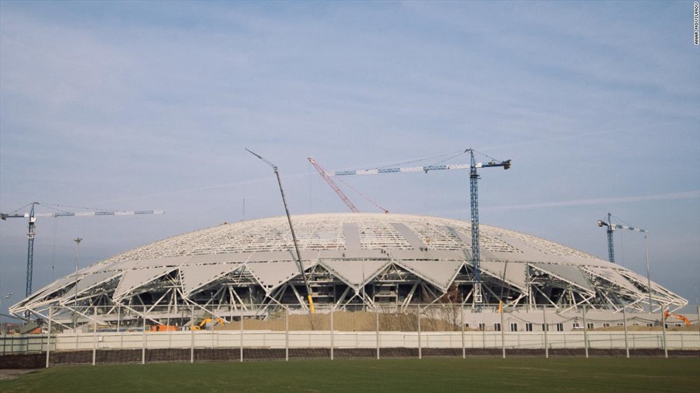 Samara Arena  là sân nhà của câu lạc bộ FC Krylia Sovetov Samara thuộc Giải bóng đá ngoại hạng Nga, thay thế cho sân Metallurg. Sân sẽ có sức chứa 44.918 người