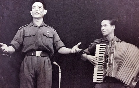NSƯT Quang Hưng (trái)