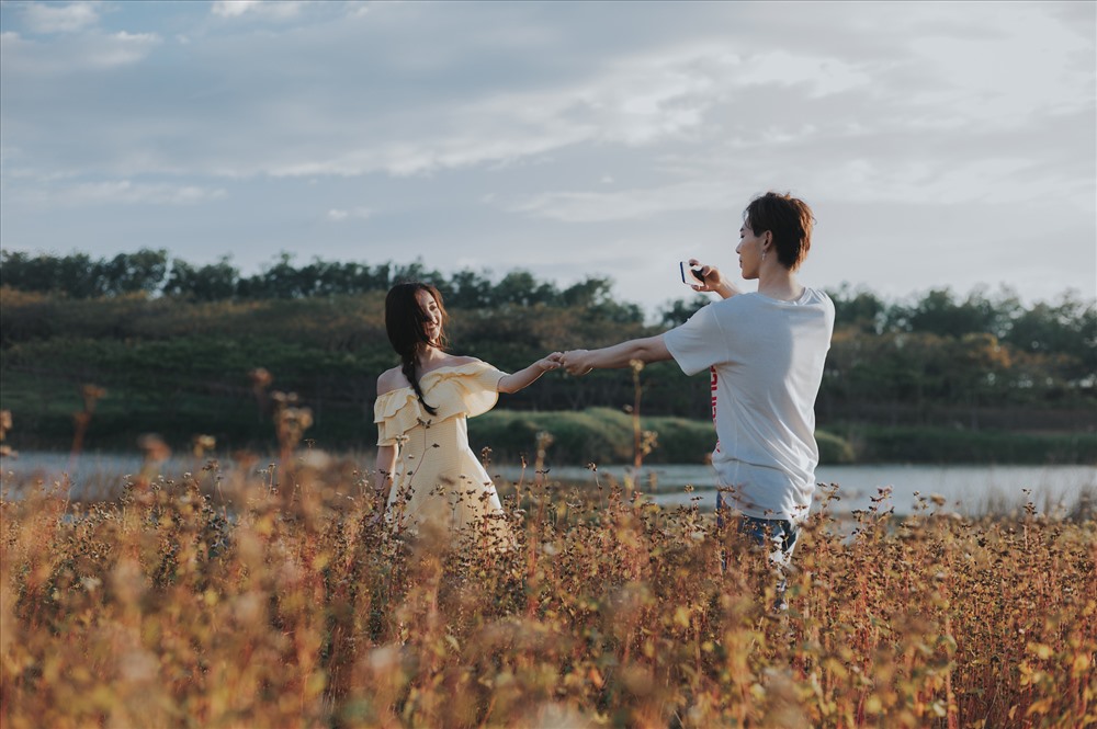 Erik và Jun trong MV “Chạm đáy nỗi đau”