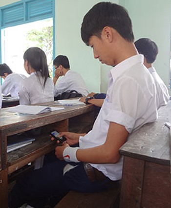 Sở Giáo dục và Đào tạo Hà Nội sẽ ra quy định về sử dụng mạng xã hội, điện thoại trong giờ học của học sinh.