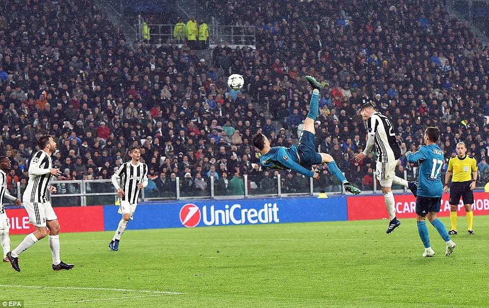 Pha là bàn đẳng cấp của Ronaldo. Ảnh: Daily Mail