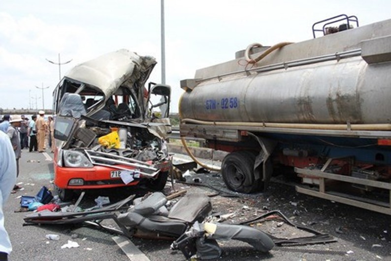 Hiện trường vụ tai nạn thảm khốc trên cao tốc Trung Lương khiến 7 người chết. Ảnh: A.C