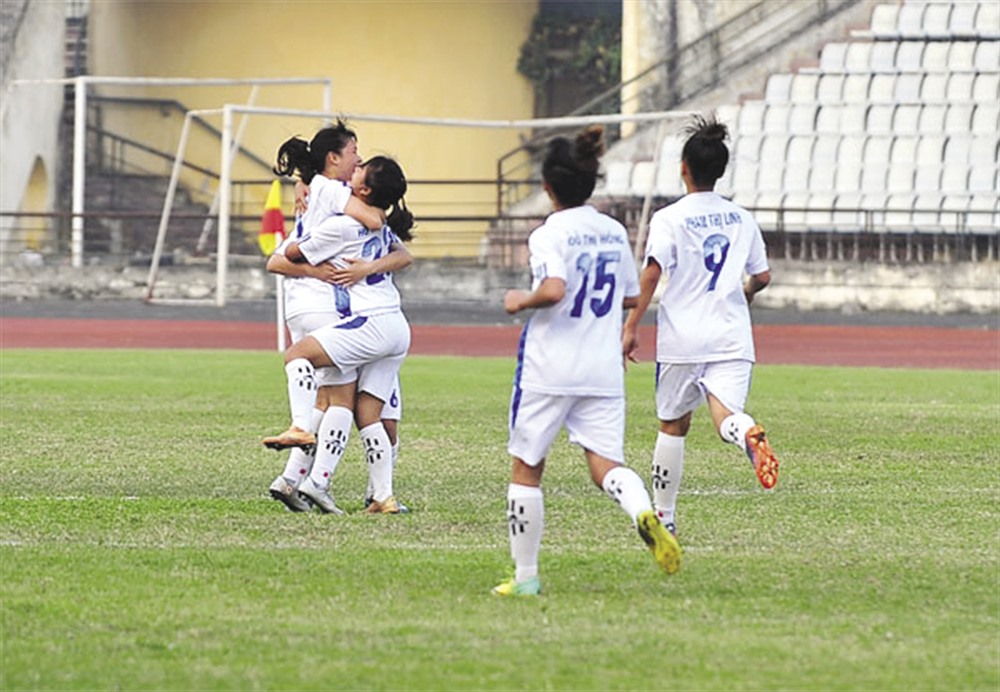 Với thành tích 5 trận thắng, các cầu thủ Hà Nội xứng đáng với ngôi Vô địch. Ảnh: VFF