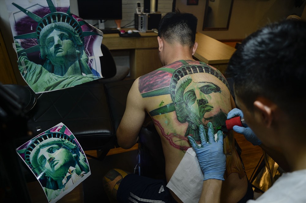 Nghệ thuật xăm hình độc đáo của chàng trai 8x đạt giải Nhất cuộc thi xăm  hình quốc tế HITC 2016 Tattoo Convention Hagrav