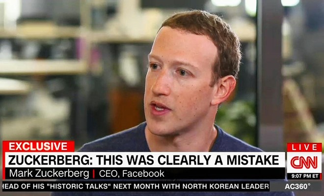 CEO Facebook phải lên tiếng xin lỗi sau bê bối bán đứng người dùng. Hình ảnh Facebook và Zuckerberg bị ảnh hưởng nặng nề. Ảnh: CNN.