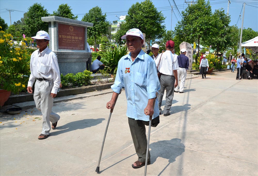 Nhiều người đã không còn tấm thân nguyên vẹn. (Ảnh: Lục Tùng)