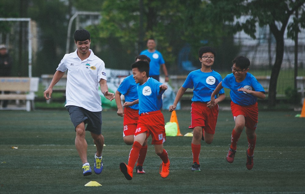 Những người có rất nhiều điều kiện sống, rất yêu bóng đá nhưng lại không có cơ hội vận động nhiều