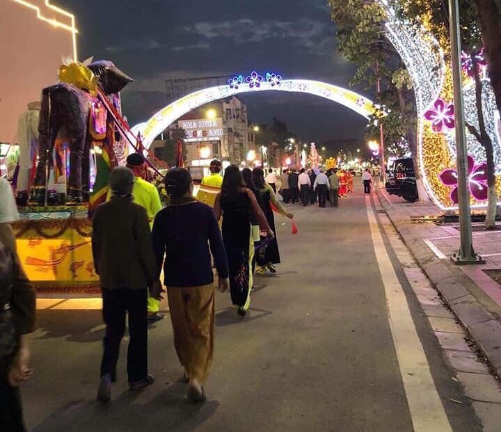 Đường phố Việt Trì được trang hoàng dể đón du khách thập phương trở về với côi nguồn. Ảnh: BTC