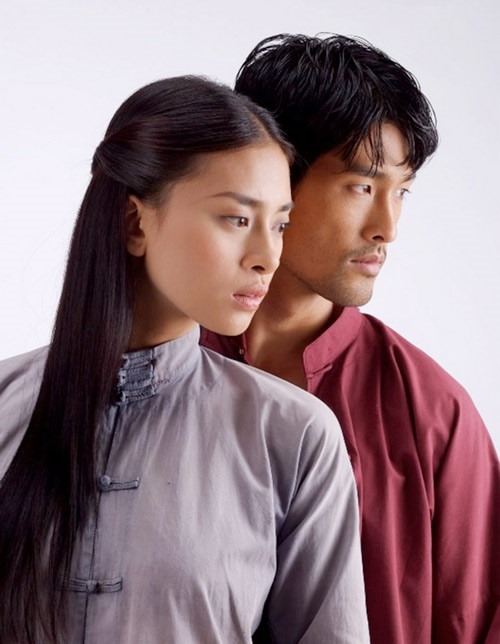 Johnny Trí Nguyễn được biết đến rộng rãi nhờ vai diễn trong bộ phim “Dòng máu anh hùng” (2007) cùng với Ngô Thanh Vân. Bộ phim cũng “nên duyên” cho hai người tuy nhiên sau đó cả hai đã đường ai nấy đi. 
