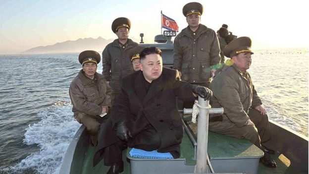 Truyền thông nhà nước Triều Tiên cũng cho thấy ông Kim Jong-un đi trên nhiều phương tiện khác nhau như tàu thuyền, tàu ngầm, xe buýt và cả trên cáp treo. Ảnh: KCNA.