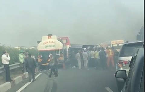 Hiện trường vụ tai nạn liên hoàn trên đường cao tốc TP.HCM - Long Thành - Dầu Giây.