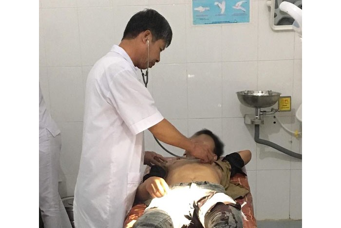 Em T.Q.C. khi được cấp cứu tại Bệnh viện Đa khoa Hương Sơn.