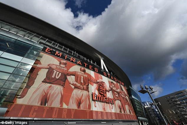 Arsenal tốn rất nhiều tiền của để xây được sân Emirates. Ảnh: Getty.