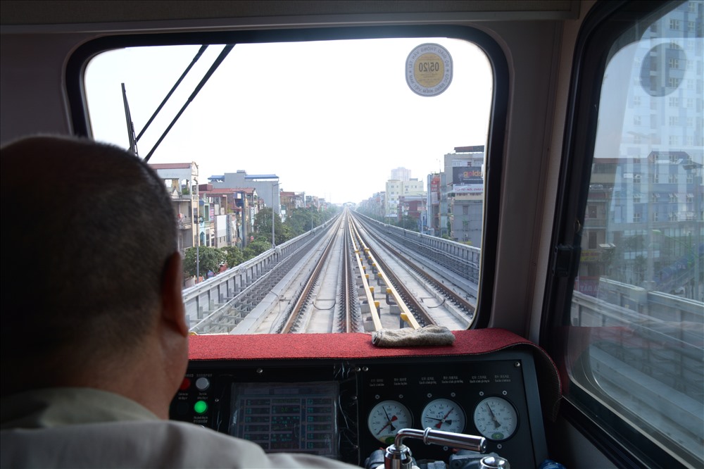 Dự án đường sắt Cát Linh-Hà Đông do Bộ Giao thông Vận tải làm chủ đầu tư có tổng mức đầu tư sau điều chỉnh là hơn 886 triệu USD (khoảng hơn 20.000 tỷ đồng). Dự kiến ban đầu đưa vào khai thác năm 2016 nhưng phải điều chỉnh lùi đến cuối năm 2018 mới khai thác thương mại.