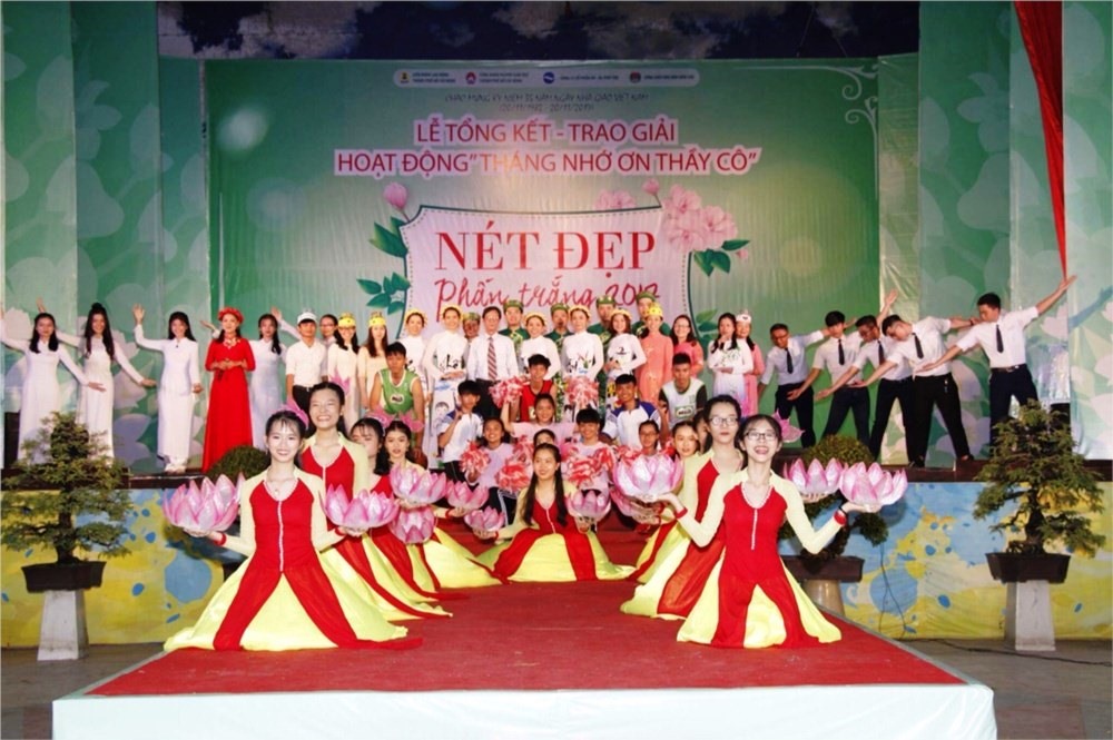 Giáo viên và học sinh trường Trần Quang Khải trong một hoạt động tập thể. Ảnh: Website TQK