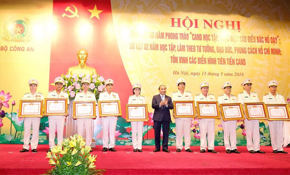 Thủ tưởng Chính phủ trao danh hiệu “Chiến sĩ thi đua toàn quốc” cho 12 cán bộ, chiến sĩ của lực lượng CAND.