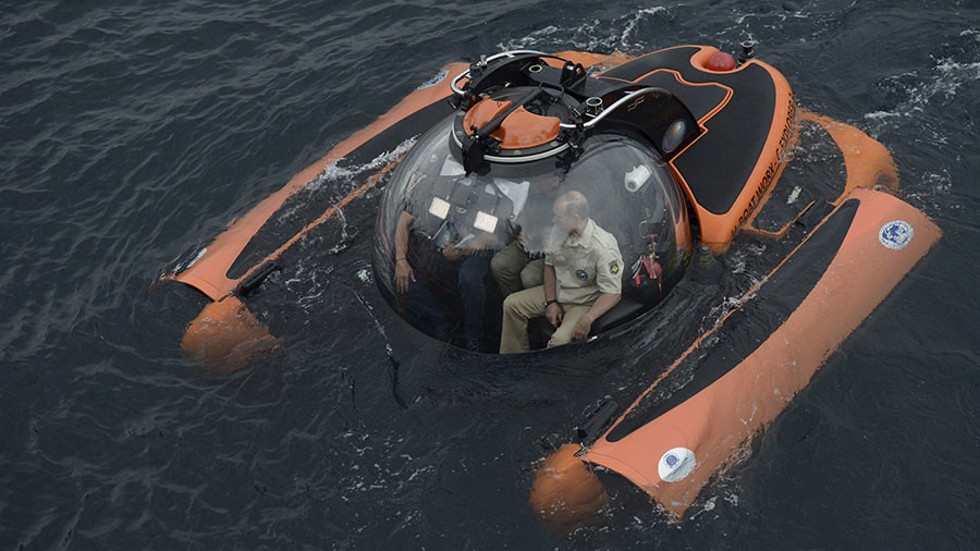 Thêm vào đó, ít nhất 3 lần ông Vladimir Putin lái tàu lặn -  năm 2009, 2013 và một lần nữa vào năm 2015. Ảnh: Reuters.