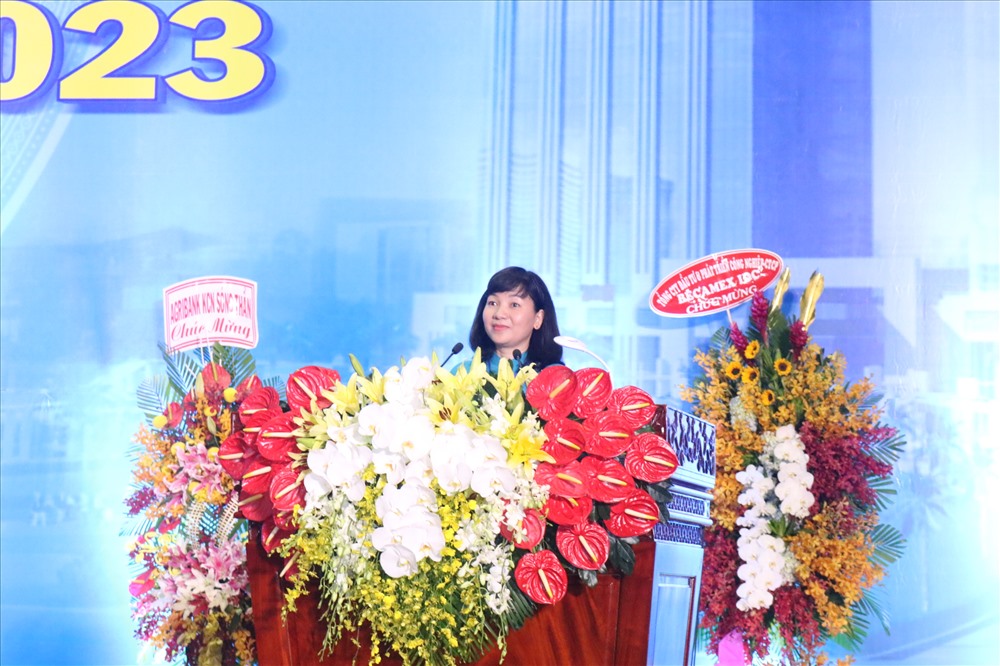Chủ tịch LĐLĐ tỉnh Trương Thị Bích Hạnh phát biểu khai mạc