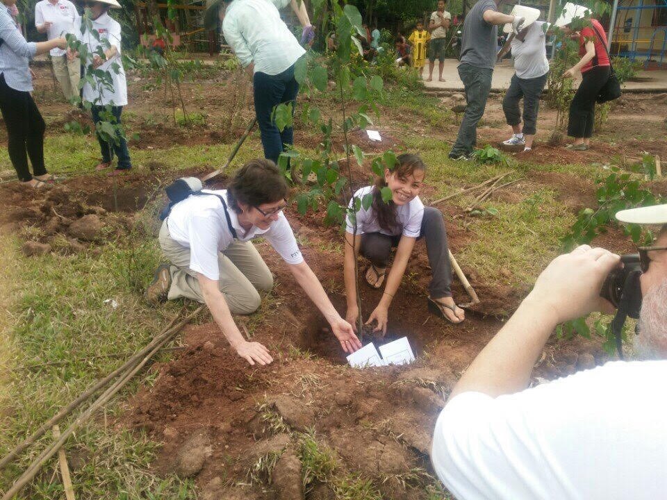 Tổ chức Cây Hòa Bình trồng cây tại điểm trường mầm non Amor, xã A Xing, huyện Hướng Hóa, tỉnh Quảng Trị.