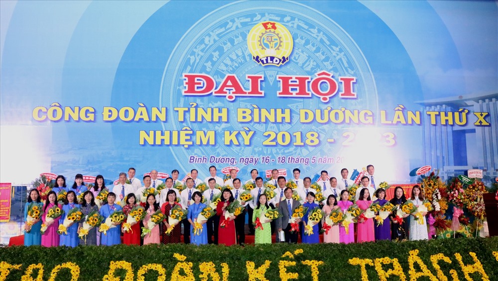 BCH LĐLĐ tỉnh Bình Dương khóa X- nhiệm kỳ 2013-2023 ra mắt Đại hội - Ảnh: Đỗ Trọng