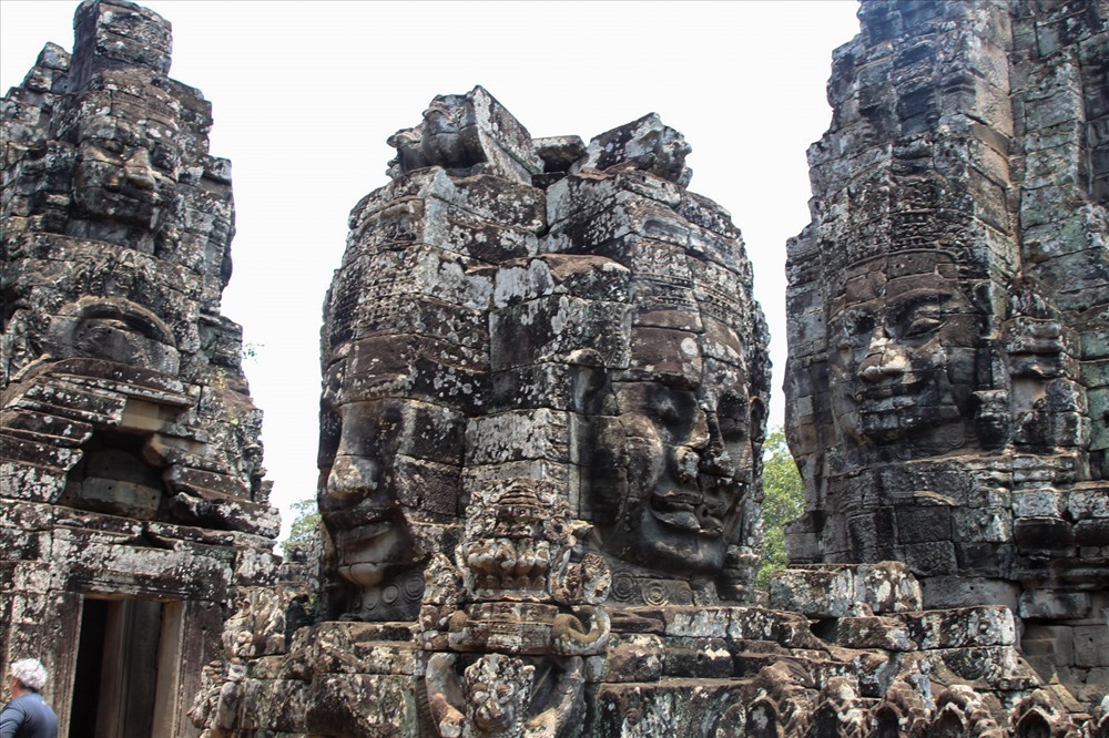 Tượng thần 4 mặt trong khu đền Angkor Thom.