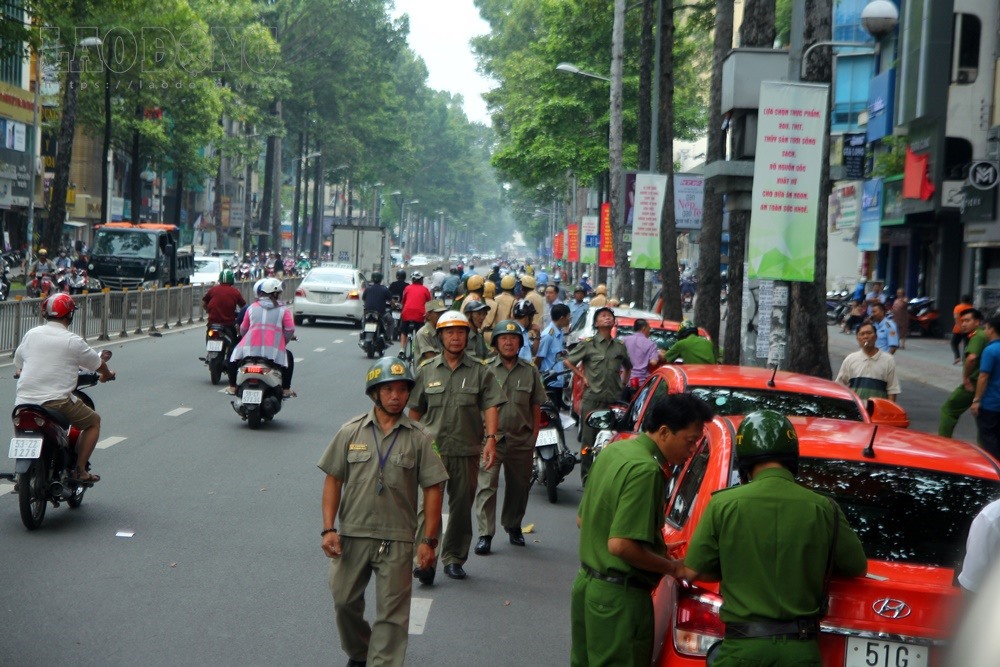 Từ sáng 10.3, các lực lượng chức năng quận Hoàn Kiếm đã đồng loạt ra quân tuần tra, kiểm soát trên nhiều tuyến phố.