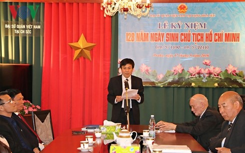 Đại sứ Hồ Minh Tuấn phát biểu tại lễ kỷ niệm. Ảnh: VOV