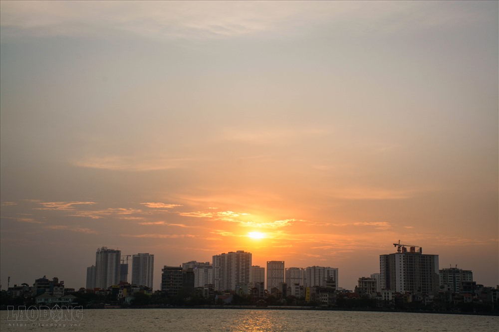 Hồ Tây được xem là kỳ quan của thủ đô Hà Nội, với vẻ đẹp lãng mạn và huyền bí. Bạn muốn tìm những bức ảnh đẹp về Hồ Tây để thưởng thức và làm đẹp cho ngôi nhà của mình? Hãy đến với chúng tôi, các bức ảnh chất lượng cao đang chờ đón bạn.