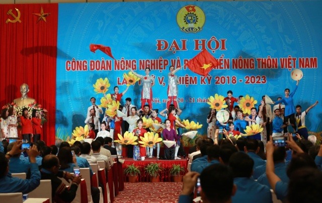 Tiết mục văn nghệ của Học viện Nông nghiệp VN chào mừng Đại hội. Ảnh: Hải Nguyễn