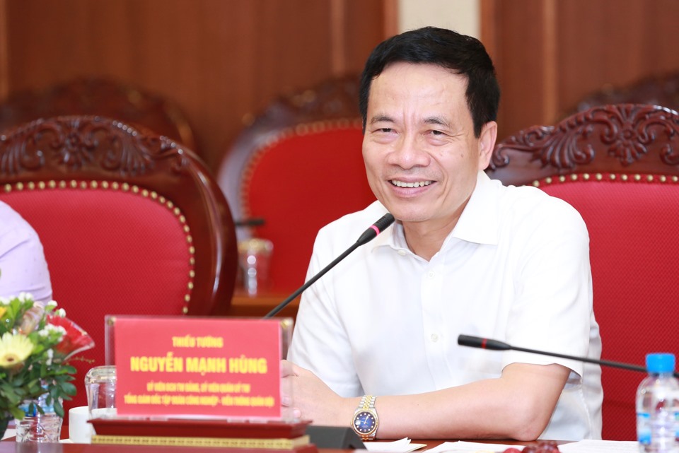 Tổng Giám đốc Tập đoàn Viettel Nguyễn Mạnh Hùng phát biểu tại buổi làm việc. Ảnh: Hải Nguyễn