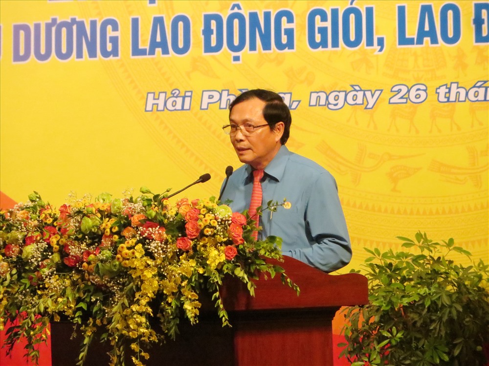 Ông Phạm Hữu Thư, Chủ tịch LĐLĐ Hải Phòng phát biểu khai mạc. Ảnh: TN