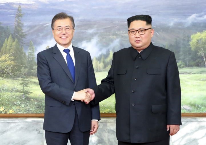 Cuộc gặp diễn ra sau khi ông Donald Trump tuyên bố thượng đỉnh Mỹ - Triều có thể tiếp tục. Ảnh: AP.